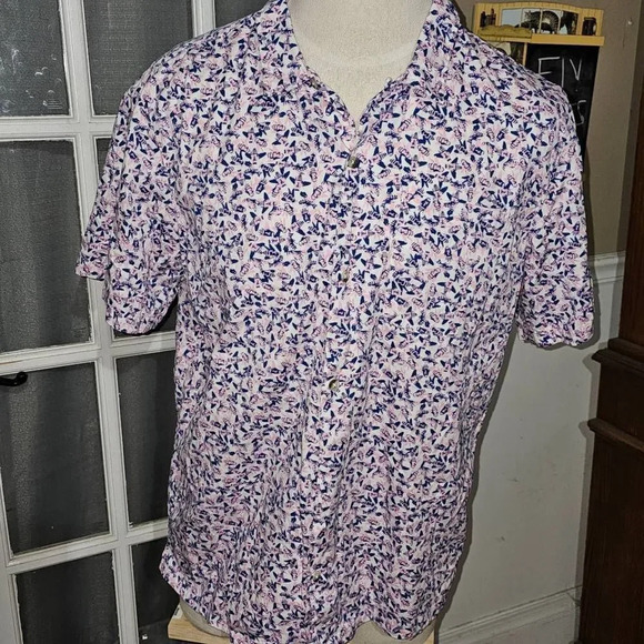 Urban Outfitters Mens Pink Blue Bee Print Short Sleeve Button‎ Down Shirt XL - Picture 1 of 5